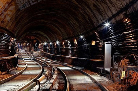 天津境内在建地铁隧道隧道挂架产品展示图